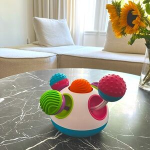 Fat Brain Toys - original price 50$ - sensory toy for babies